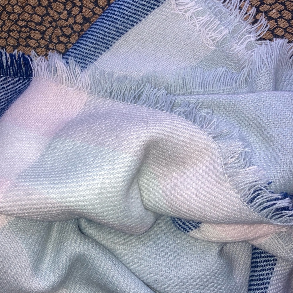 Beautiful scarf 🧣 - Picture 6 of 6